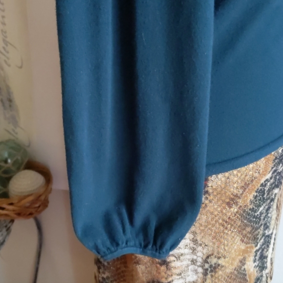 SUTTON STUDIO - Picture 3 of 3